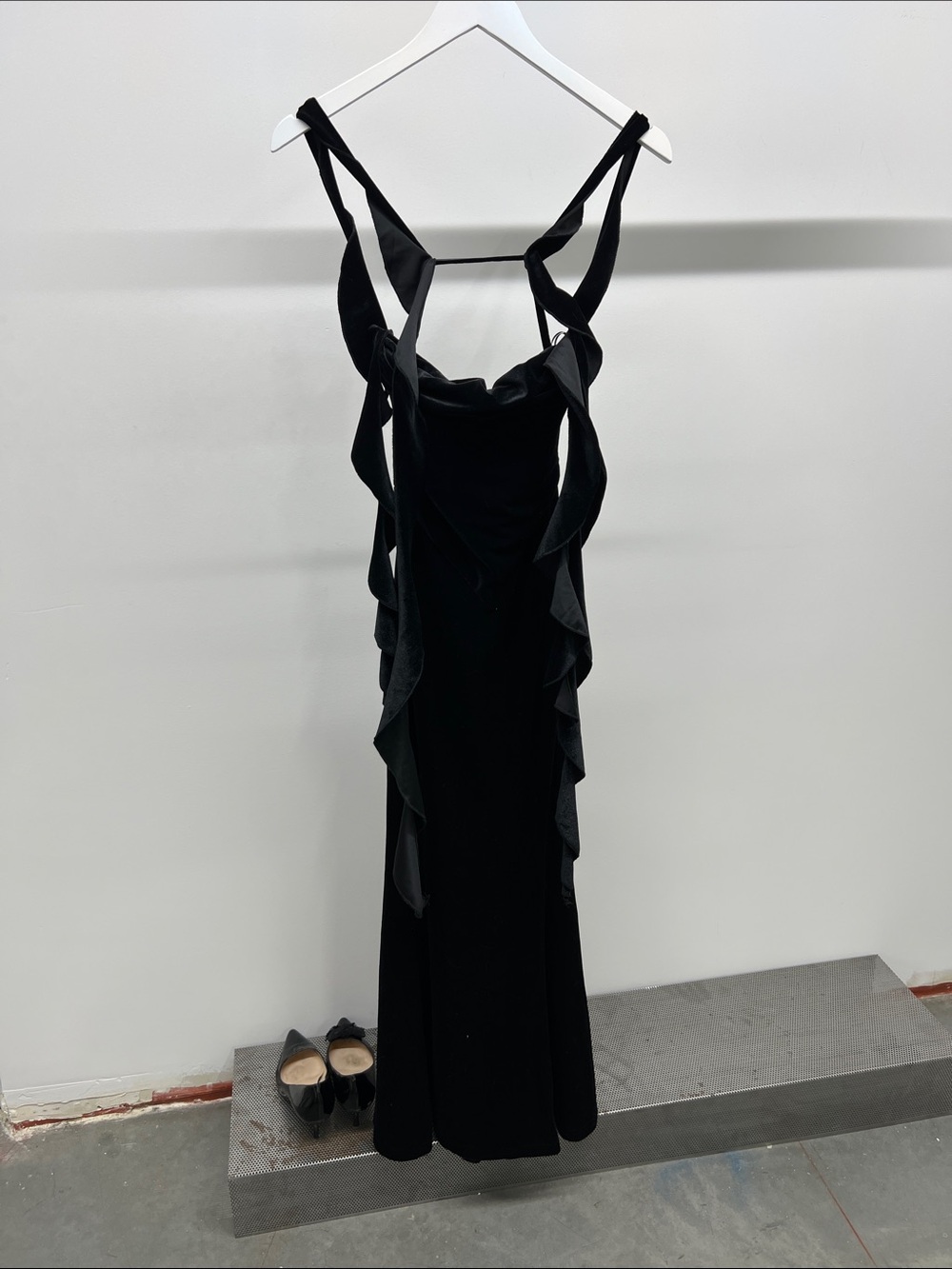 Elegant Black Velvet Ruffle Evening Dress